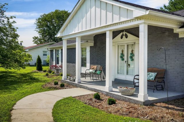 212 Oakland Dr, Sparta, TN 38583