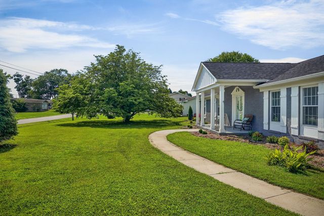 212 Oakland Dr, Sparta, TN 38583