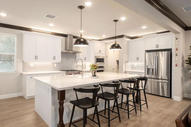 667 Heirloom Lane, Clovis, CA 93619