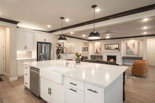 667 Heirloom Lane, Clovis, CA 93619