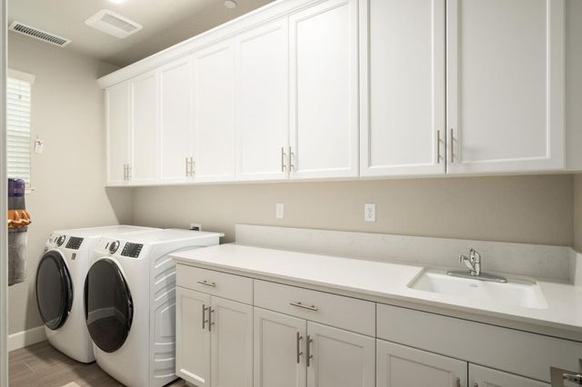 667 Heirloom Lane, Clovis, CA 93619