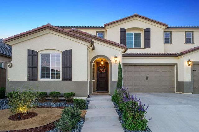 667 Heirloom Lane, Clovis, CA 93619