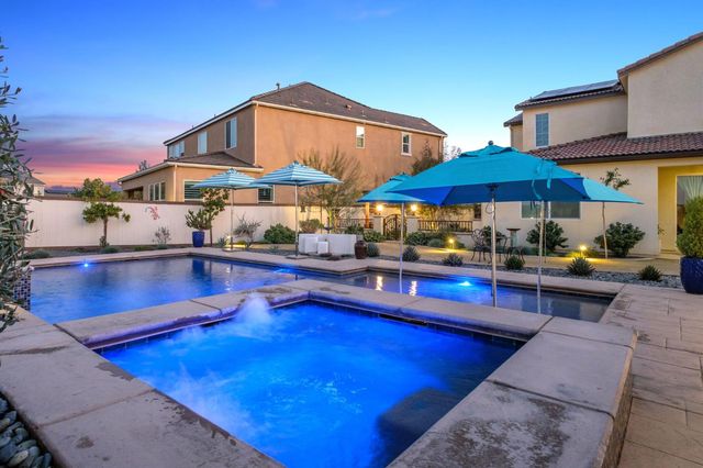 667 Heirloom Lane, Clovis, CA 93619