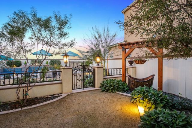 667 Heirloom Lane, Clovis, CA 93619