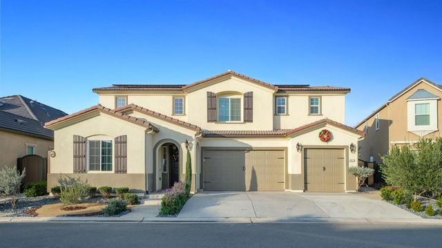 667 Heirloom Lane, Clovis, CA 93619