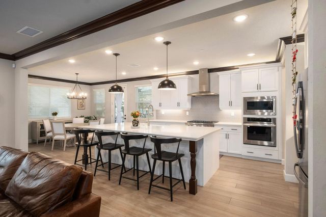 667 Heirloom Lane, Clovis, CA 93619