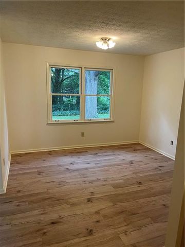 1106 Lakeridge Court, Grayson, GA 30017