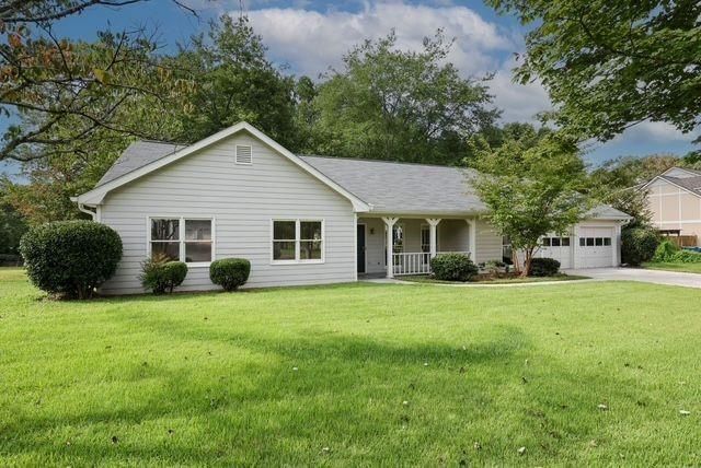 1106 Lakeridge Court, Grayson, GA 30017