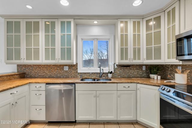 113 Arneytown Hornerstown Road, Allentown, NJ 08501