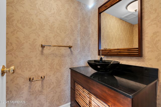 113 Arneytown Hornerstown Road, Allentown, NJ 08501