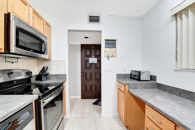 5220 Las Verdes Circle Circle 223, Delray Beach, FL 33484