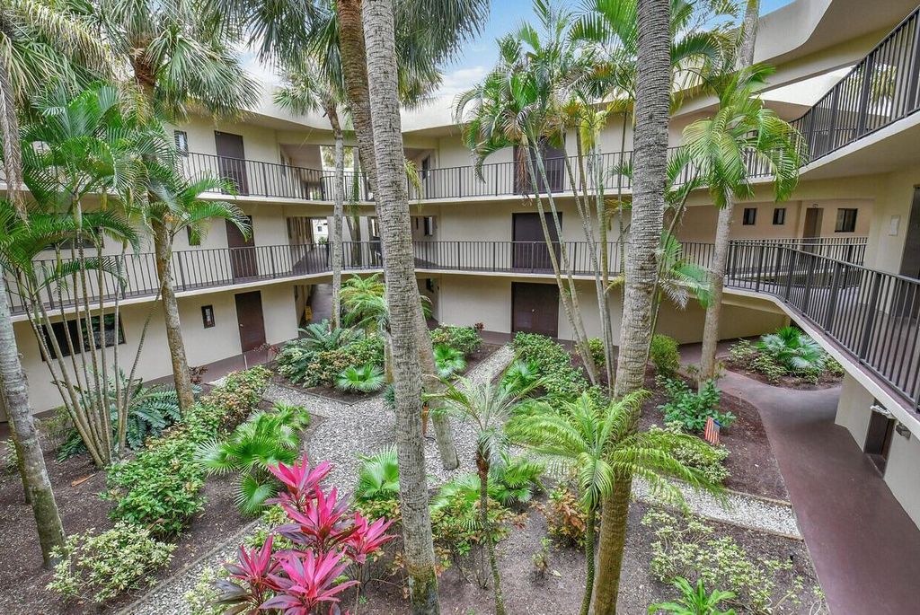 5220 Las Verdes Circle Circle 223, Delray Beach, FL 33484