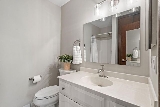 2670 Oxford Street N 242, Roseville, MN 55113