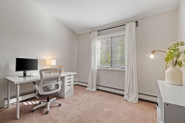 2670 Oxford Street N 242, Roseville, MN 55113