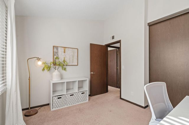 2670 Oxford Street N 242, Roseville, MN 55113