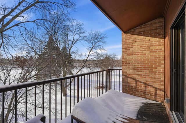 2670 Oxford Street N 242, Roseville, MN 55113