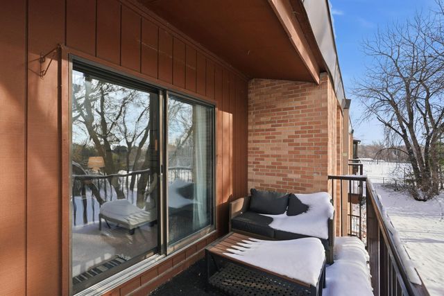 2670 Oxford Street N 242, Roseville, MN 55113