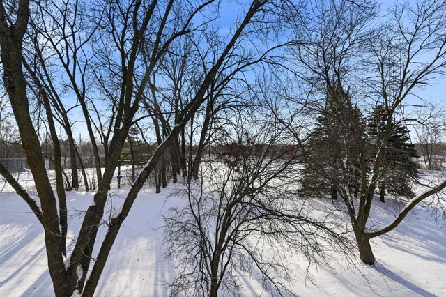 2670 Oxford Street N 242, Roseville, MN 55113