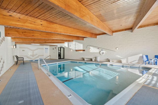 2670 Oxford Street N 242, Roseville, MN 55113