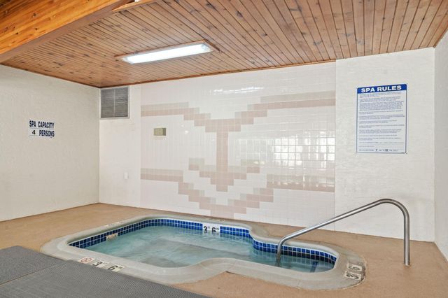 2670 Oxford Street N 242, Roseville, MN 55113