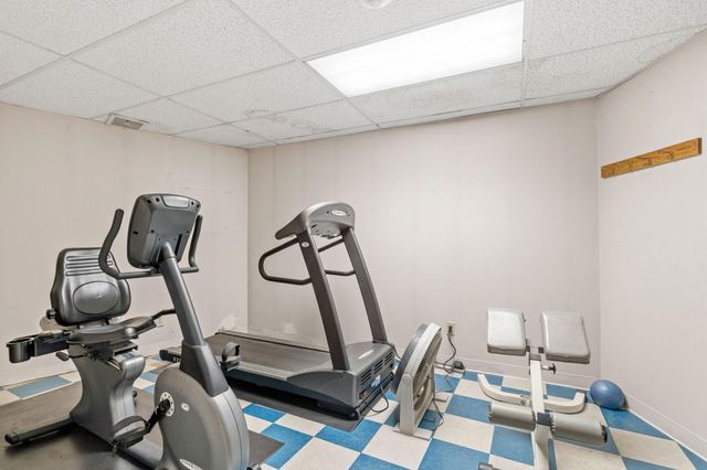 2670 Oxford Street N 242, Roseville, MN 55113