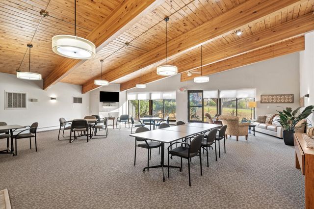 2670 Oxford Street N 242, Roseville, MN 55113