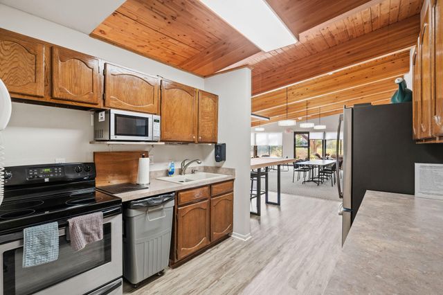 2670 Oxford Street N 242, Roseville, MN 55113