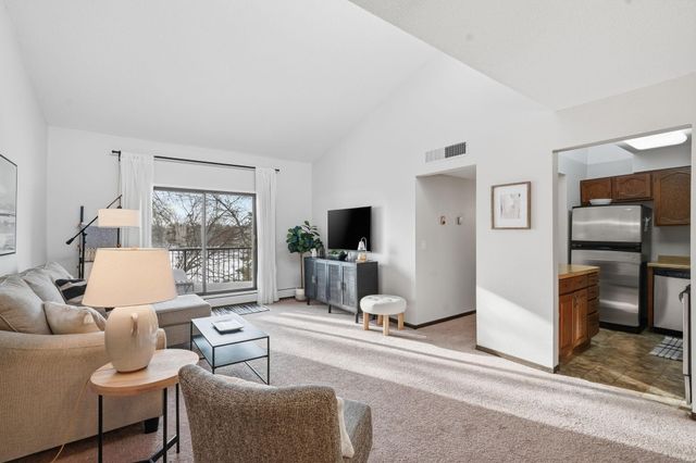 2670 Oxford Street N 242, Roseville, MN 55113