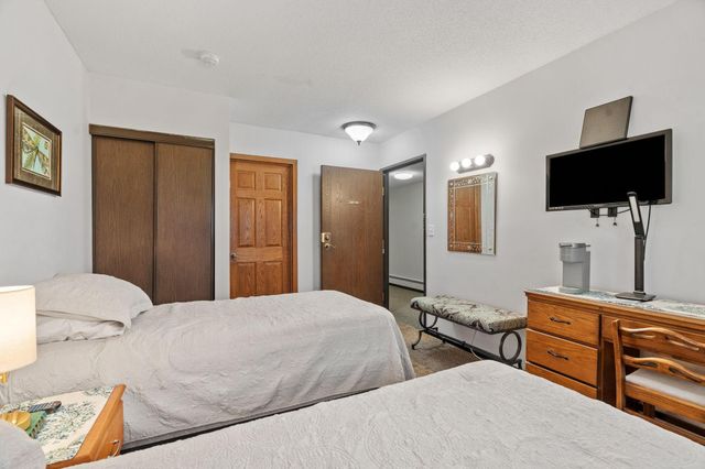 2670 Oxford Street N 242, Roseville, MN 55113