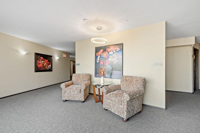 2670 Oxford Street N 242, Roseville, MN 55113