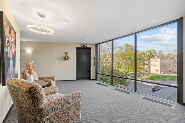 2670 Oxford Street N 242, Roseville, MN 55113