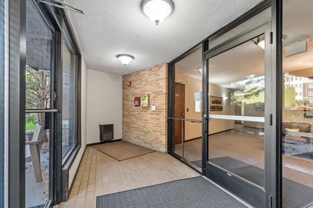 2670 Oxford Street N 242, Roseville, MN 55113