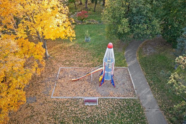 2670 Oxford Street N 242, Roseville, MN 55113