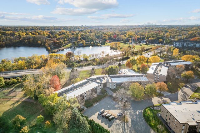 2670 Oxford Street N 242, Roseville, MN 55113