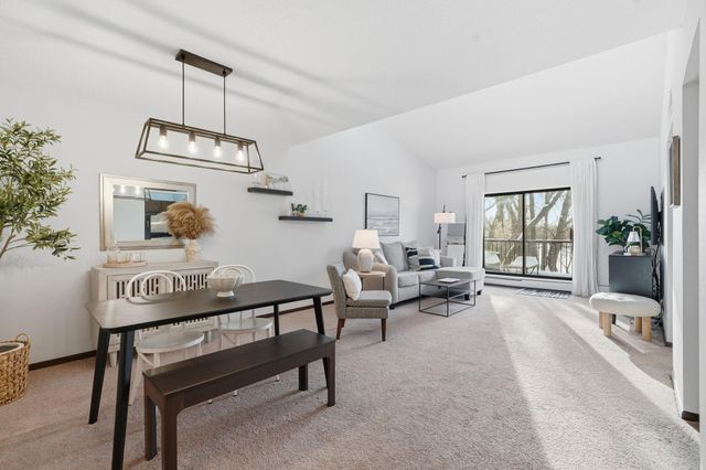 2670 Oxford Street N 242, Roseville, MN 55113