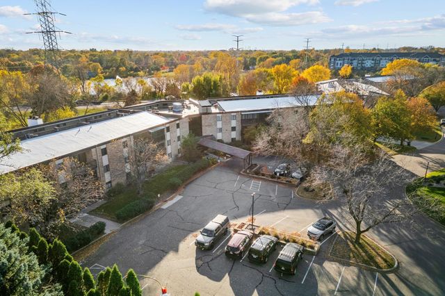 2670 Oxford Street N 242, Roseville, MN 55113