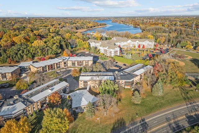 2670 Oxford Street N 242, Roseville, MN 55113