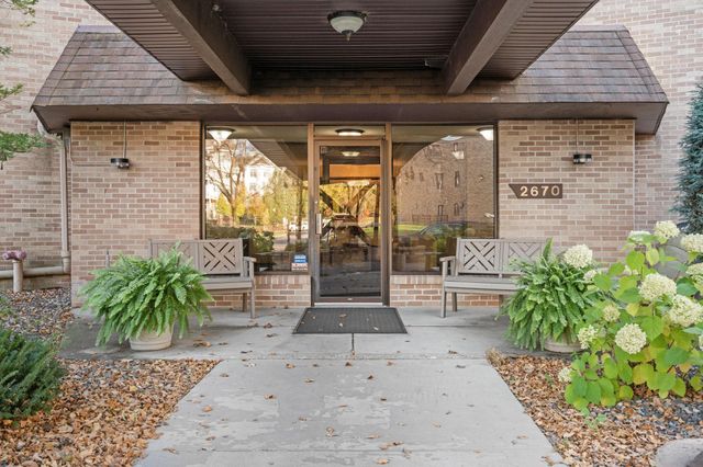 2670 Oxford Street N 242, Roseville, MN 55113