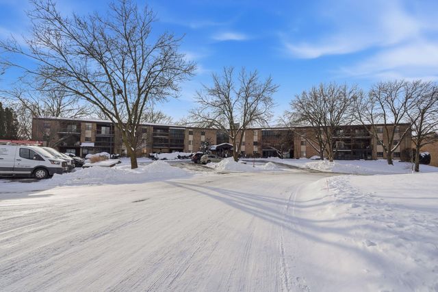 2670 Oxford Street N 242, Roseville, MN 55113