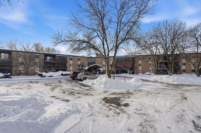 2670 Oxford Street N 242, Roseville, MN 55113