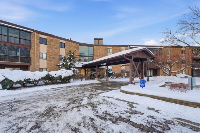 2670 Oxford Street N 242, Roseville, MN 55113