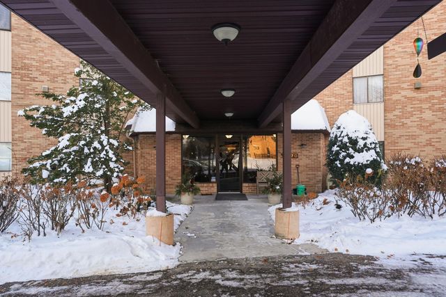 2670 Oxford Street N 242, Roseville, MN 55113