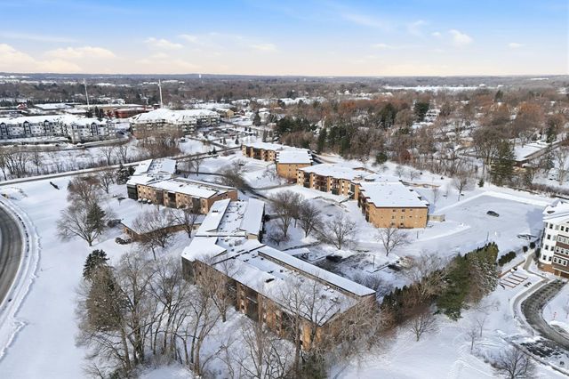 2670 Oxford Street N 242, Roseville, MN 55113