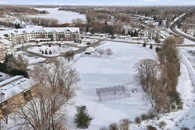 2670 Oxford Street N 242, Roseville, MN 55113