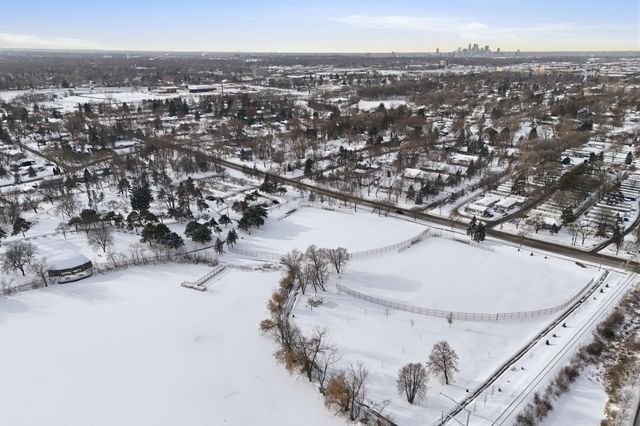 2670 Oxford Street N 242, Roseville, MN 55113