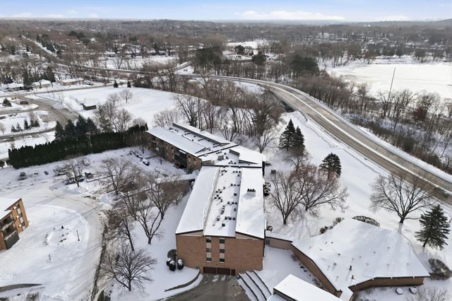 2670 Oxford Street N 242, Roseville, MN 55113