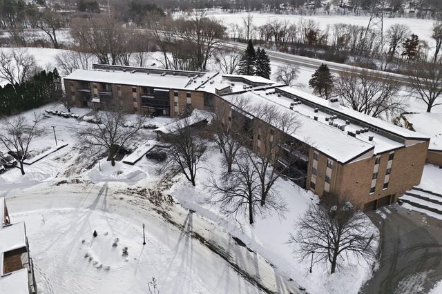 2670 Oxford Street N 242, Roseville, MN 55113