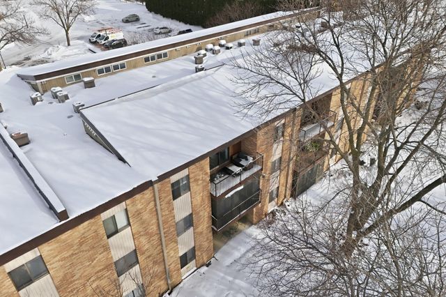 2670 Oxford Street N 242, Roseville, MN 55113