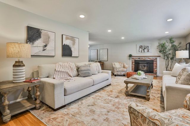 5 Meredith Drive, Nashua, NH 03063