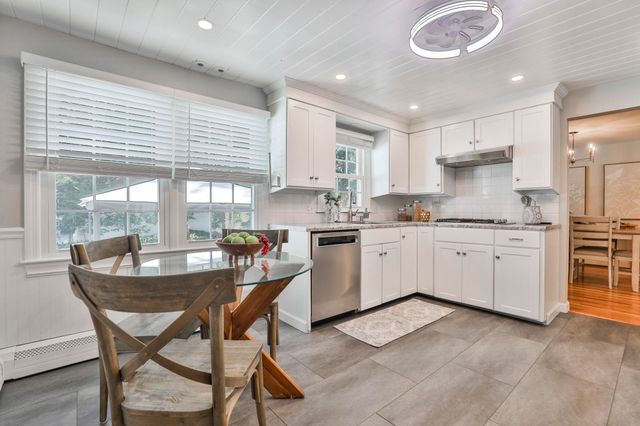 5 Meredith Drive, Nashua, NH 03063